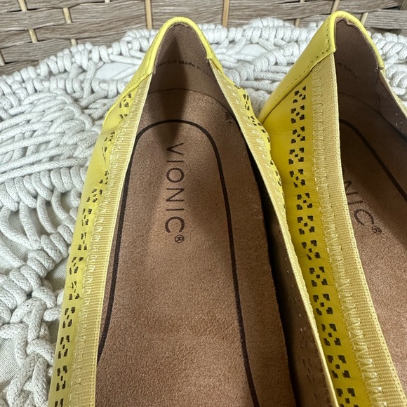 Vionic Women’s Yellow Spark Whisper Ballet Flat - Size 8 - Picture 7 of 11